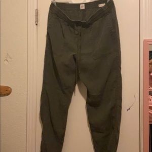 Medium gap dark green stretchy pants